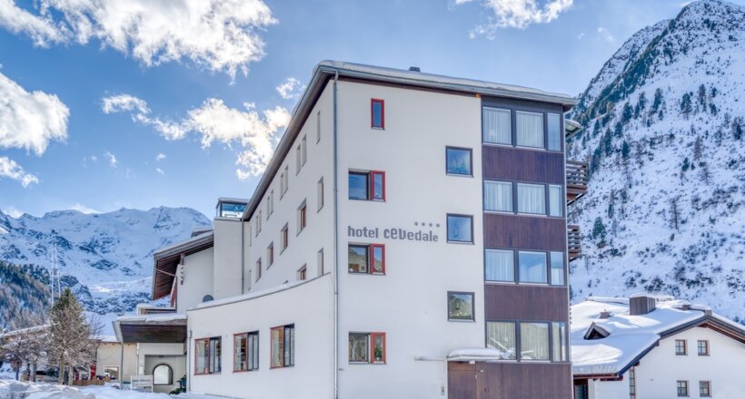 Winterliche Außenansicht Quelle: Rami Diab (Hotel Cevedale)